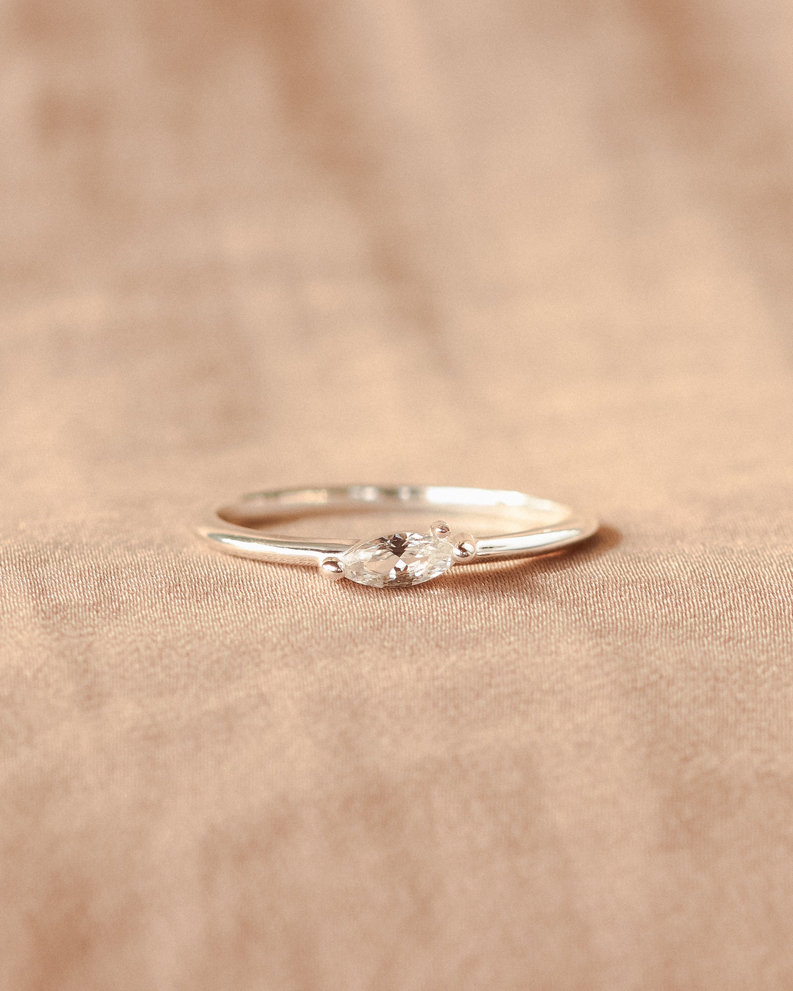 Charm_Clasp1193-main_bg-Edit.jpg