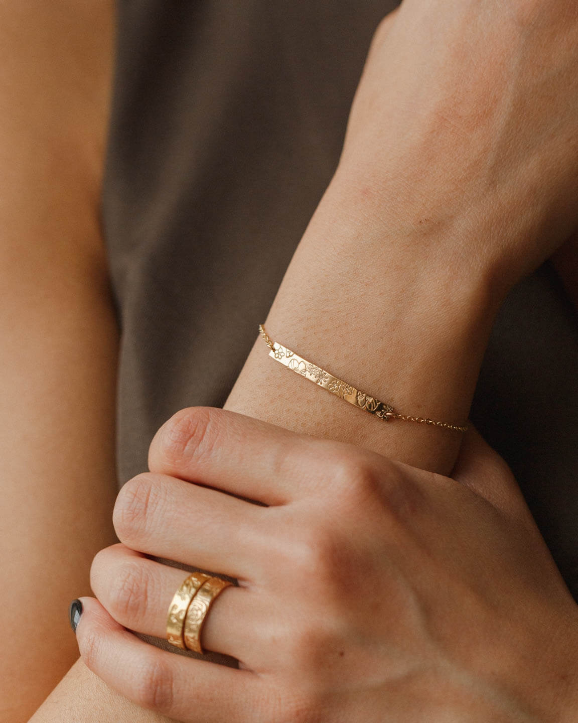 gold-floral-chain-bracelet.jpg