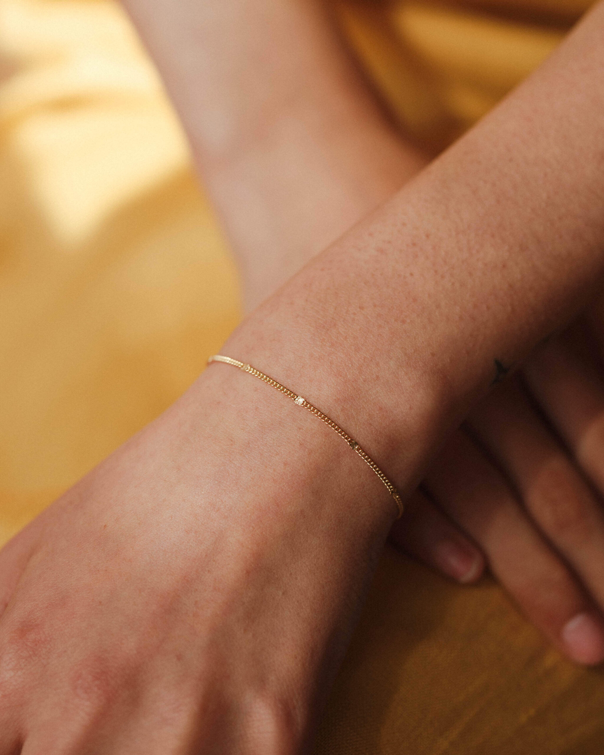 radiant-bracelet-gldn-2.jpg