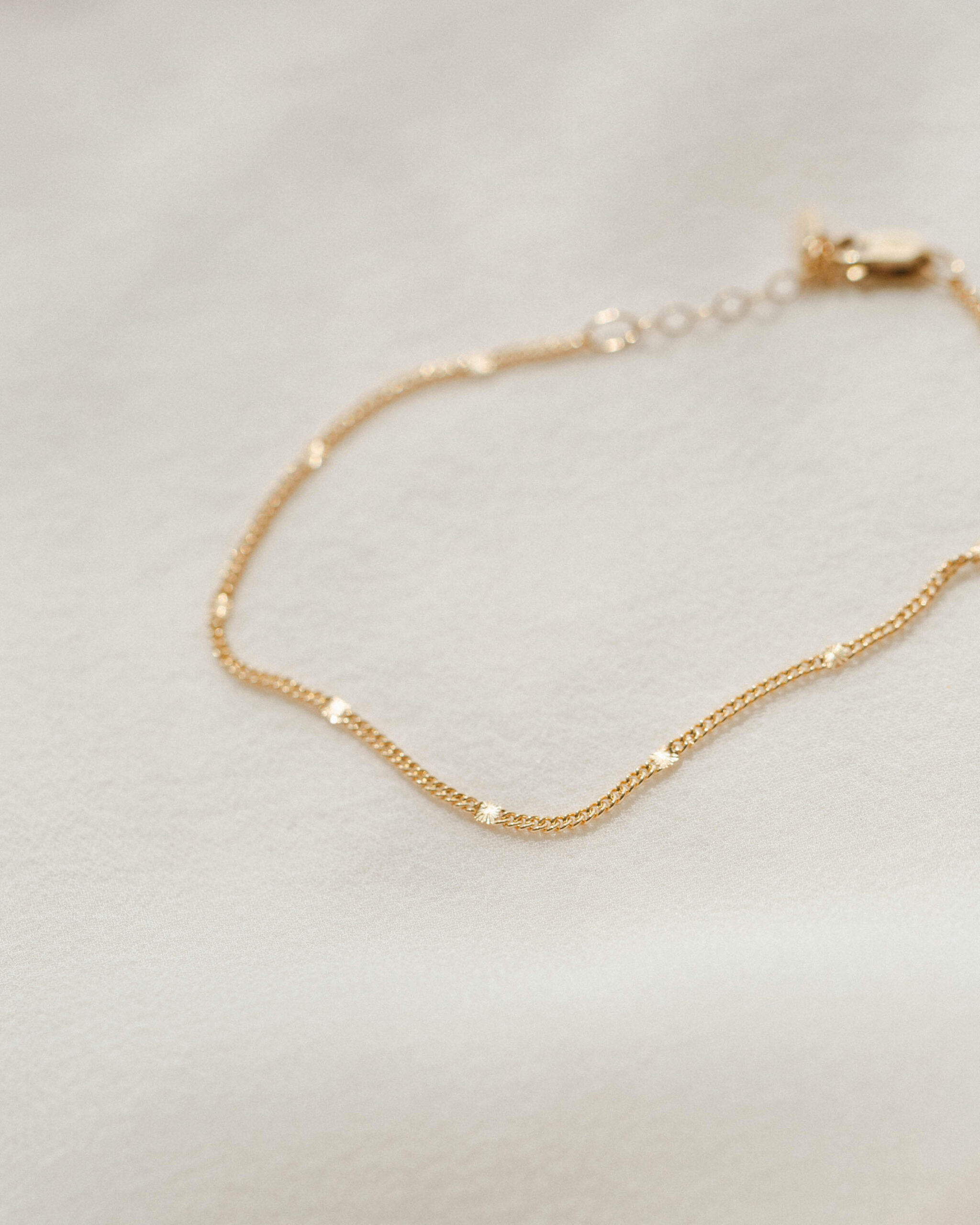radiant-bracelet-gldn-4.jpg